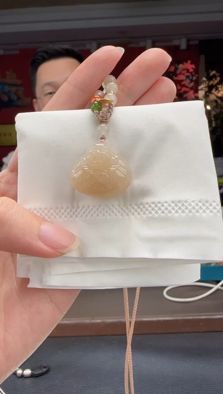 颈饰未镶嵌和田玉藕粉抱抱佛 多样性发货  拍一发一