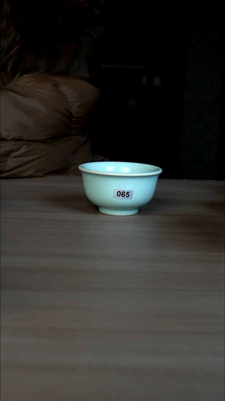 【闪购商品】杯065号天青压手杯一级开片