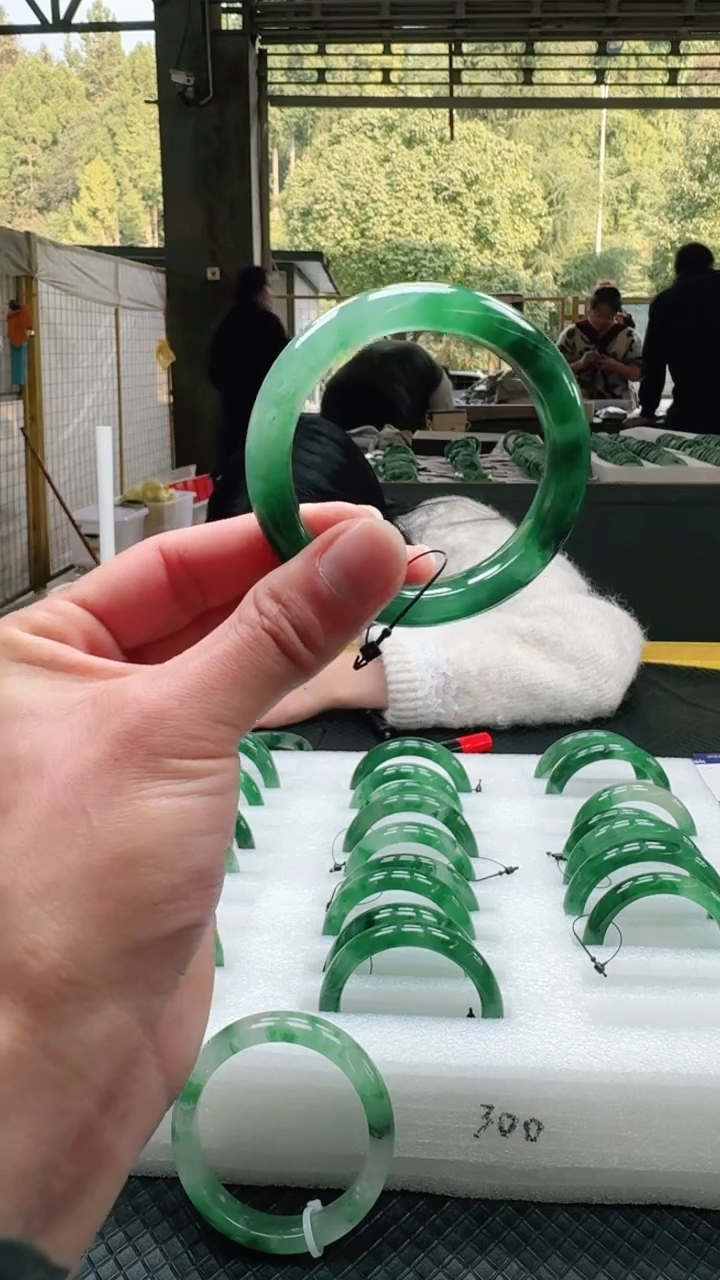 【闪购商品】石英质玉手镯未镶嵌1-天然非洲翠手镯