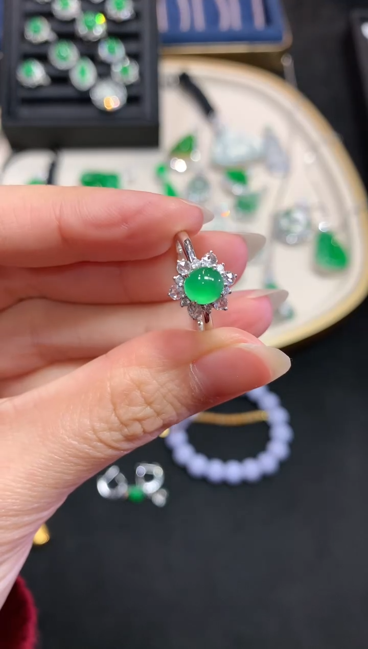 【闪购商品】翡翠戒指18K金镶嵌W663|13800