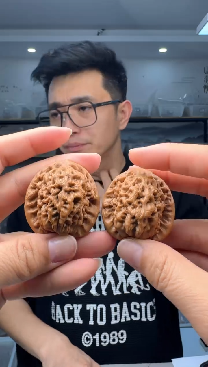 【闪购商品】文玩核桃把件40金公子