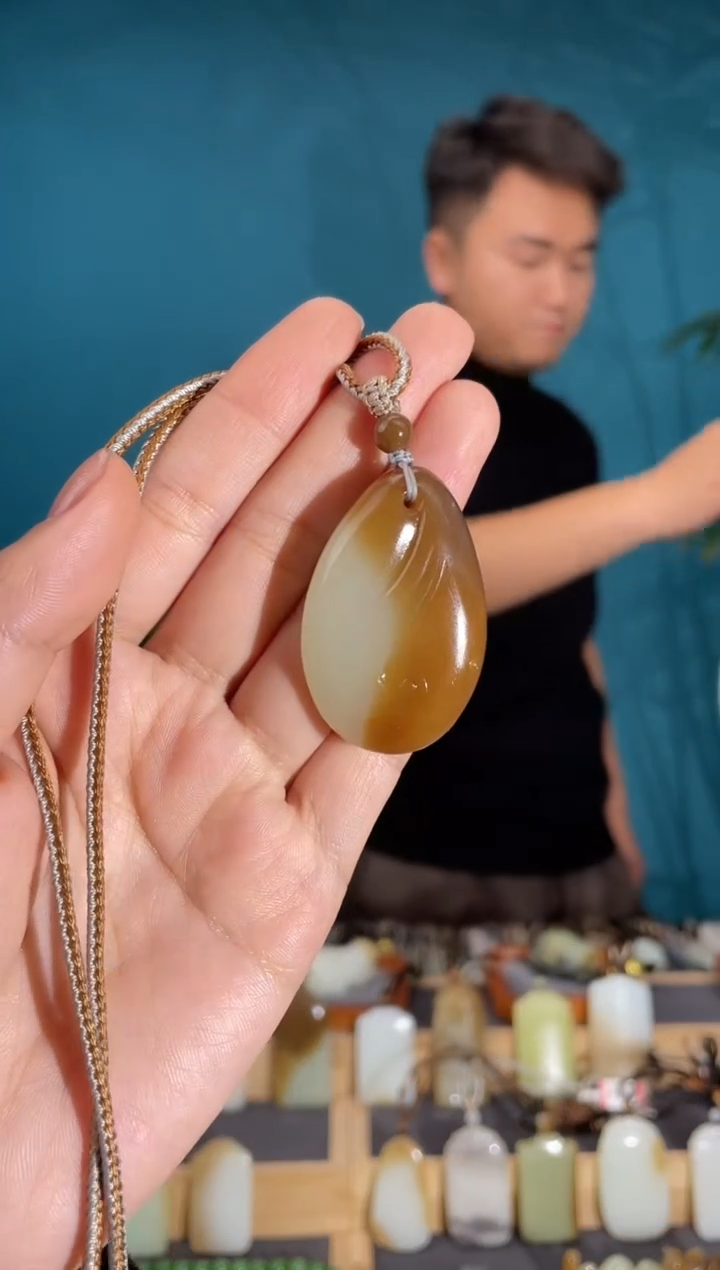 颈饰未镶嵌和田玉1