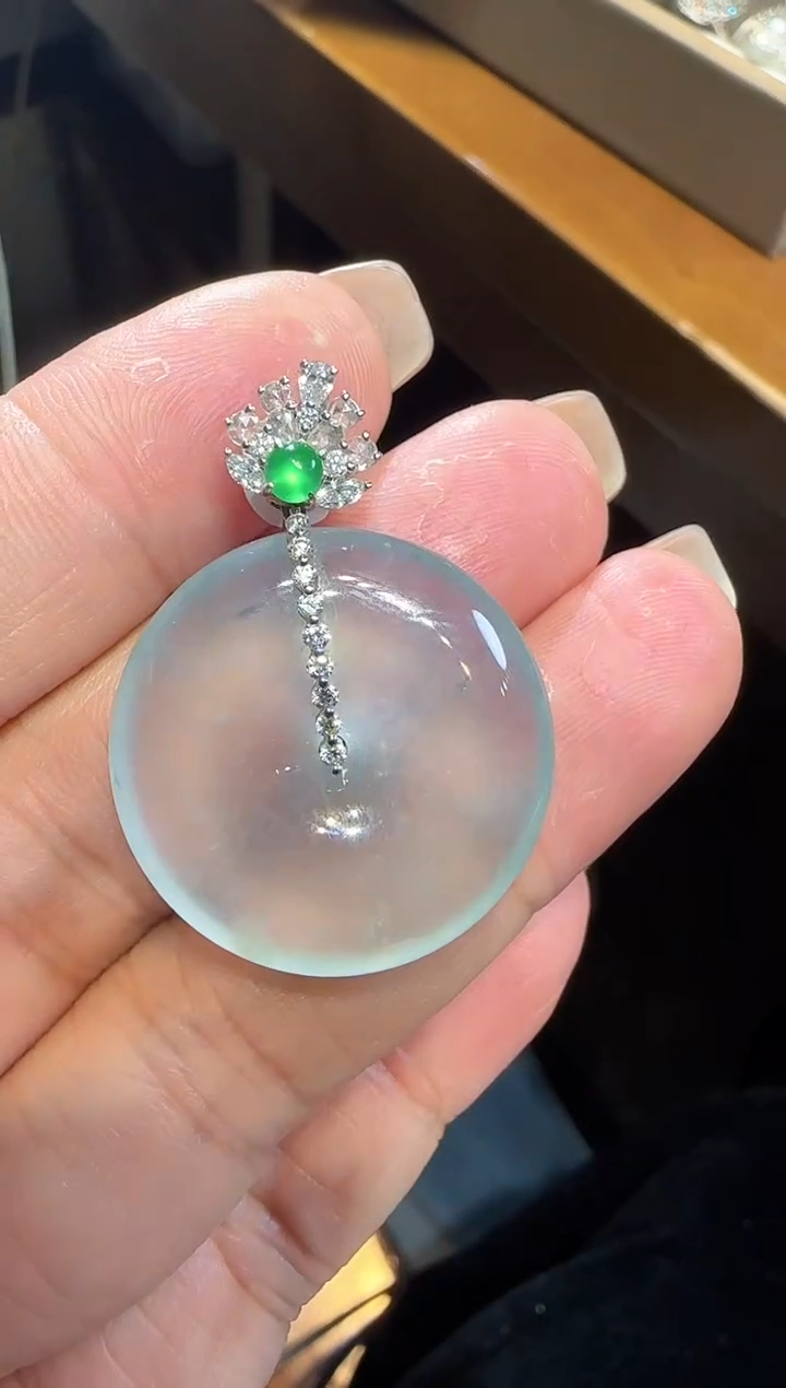 【闪购商品】翡翠颈饰18K金镶嵌平安扣