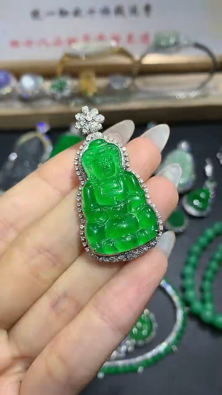 【闪购商品】翡翠吊坠(不含链)18K金镶嵌4团购