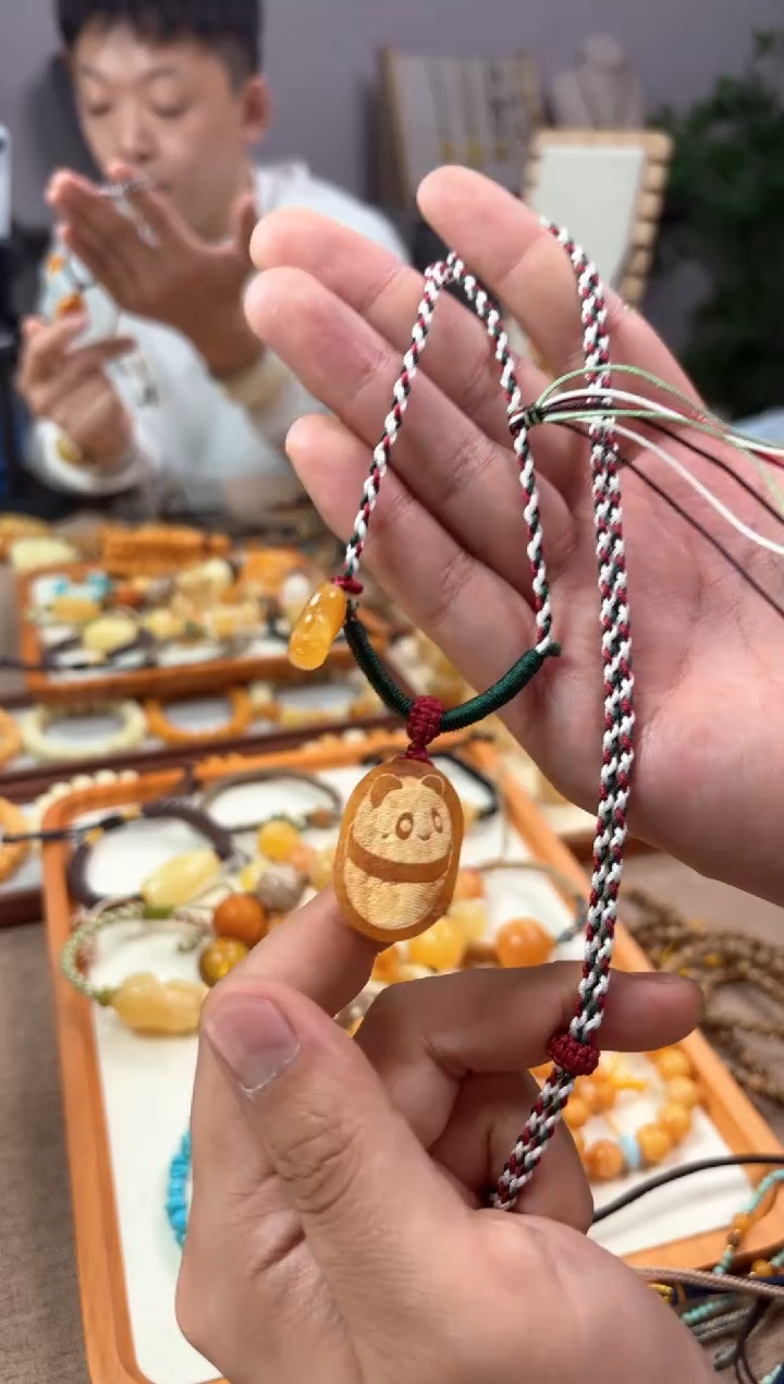 【闪购商品】琥珀裸石未镶嵌吊坠