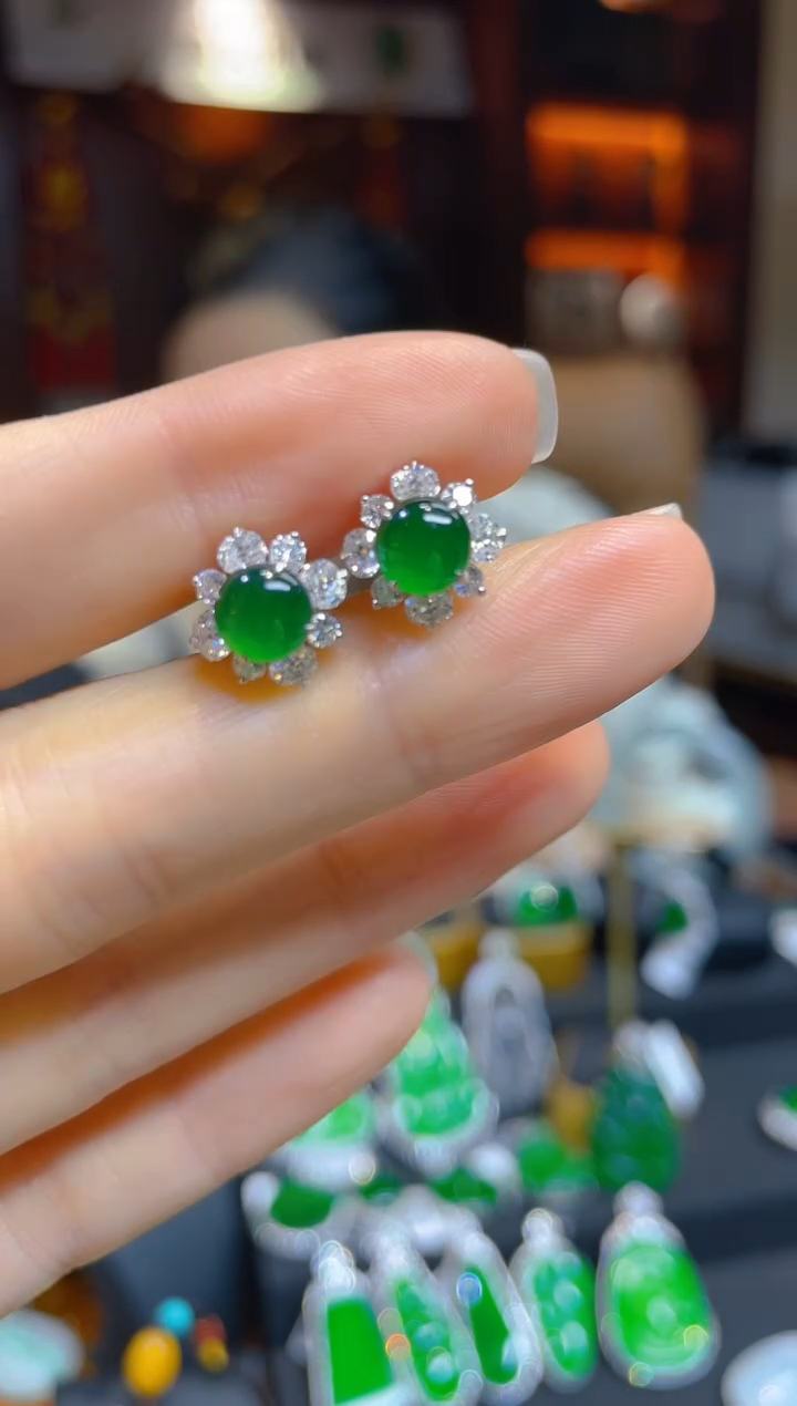 【闪购商品】翡翠耳饰18K金镶嵌101496天然A货翡翠蛋面耳钉
