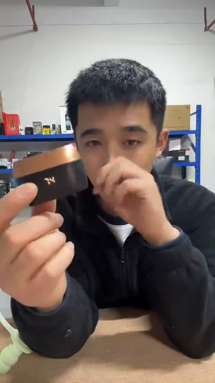 耳机颜色随机发带数显