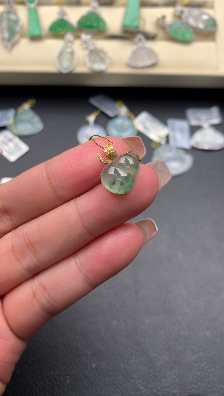 【闪购商品】翡翠颈饰18K金镶嵌D654.......