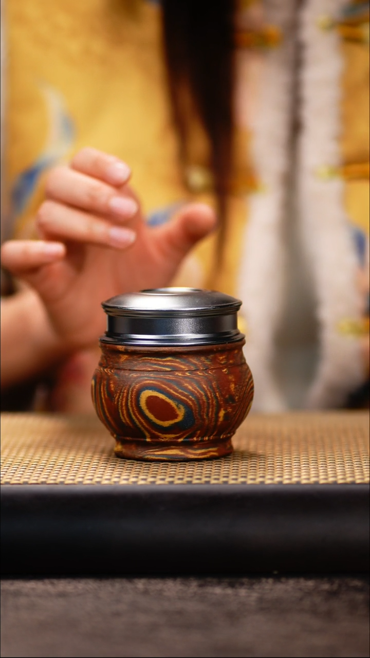 15小鱼绞泥大肚茶叶罐