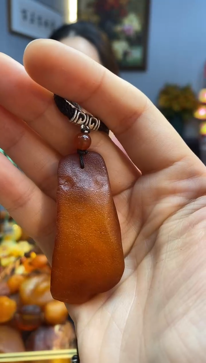 未镶嵌颈饰琥珀吊坠