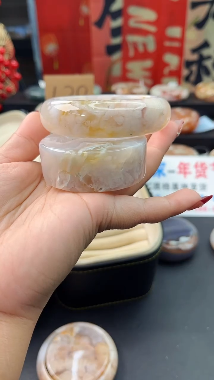【闪购商品】石英质玉手镯未镶嵌赠送镯心（60圈口）