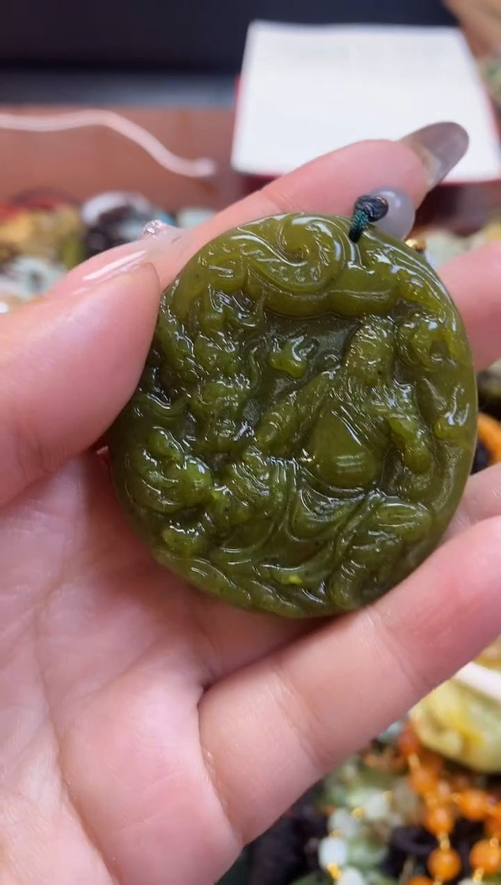 未镶嵌蛇纹石玉吊坠     