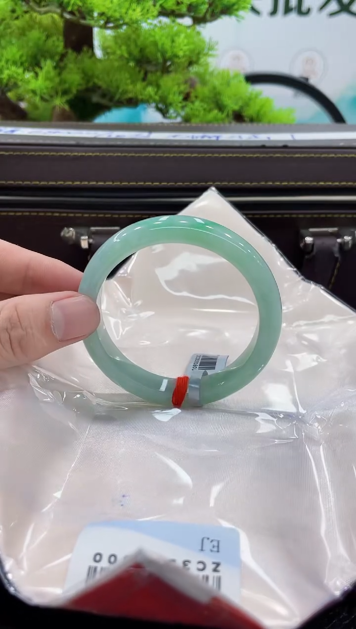 【闪购商品】翡翠手镯未镶嵌手镯