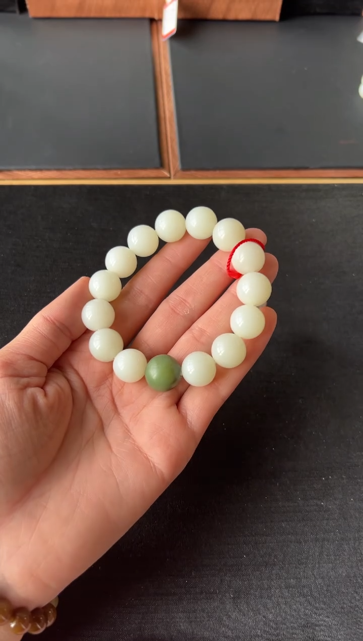 【闪购商品】和田玉手串未镶嵌且末微色差米达卡14