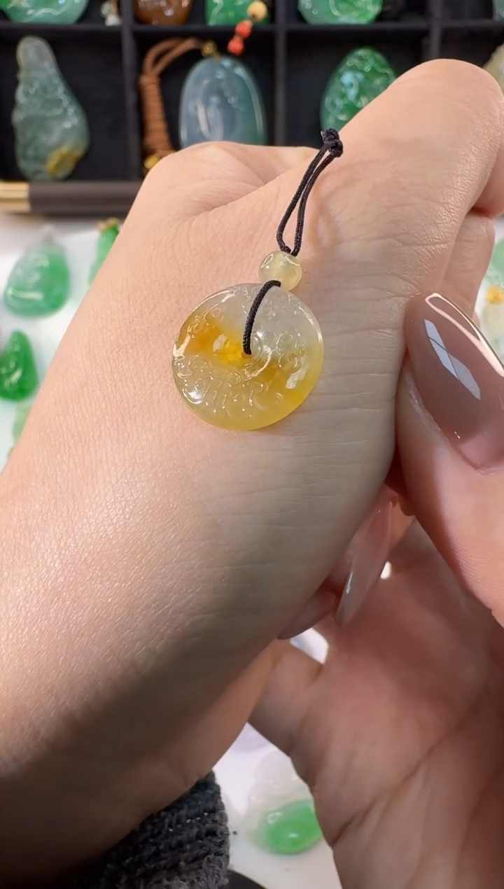 颈饰18K金镶嵌翡翠缅甸A货翡翠