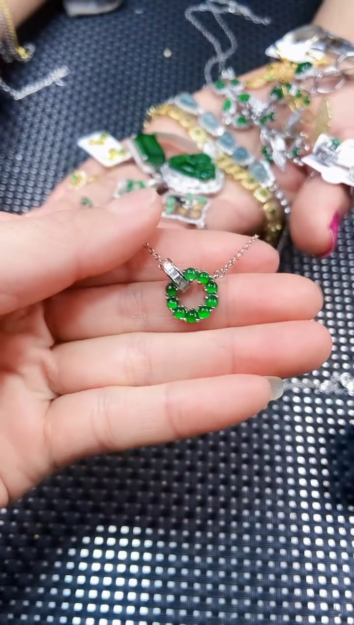 【闪购商品】翡翠颈饰未镶嵌111111111