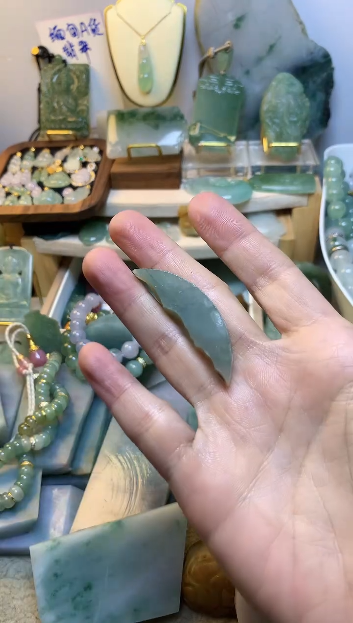 未镶嵌挂件翡翠缅甸A货翡翠，没有运费险 
