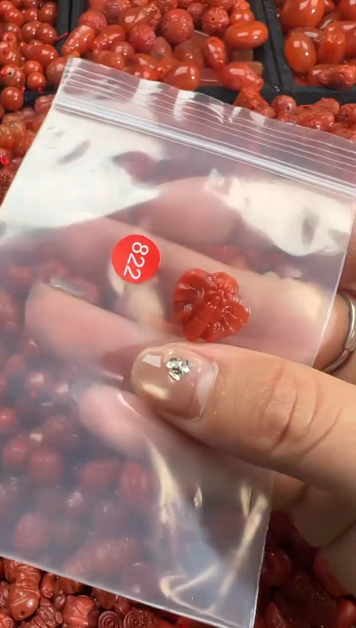 南红玛瑙未镶嵌颈饰1