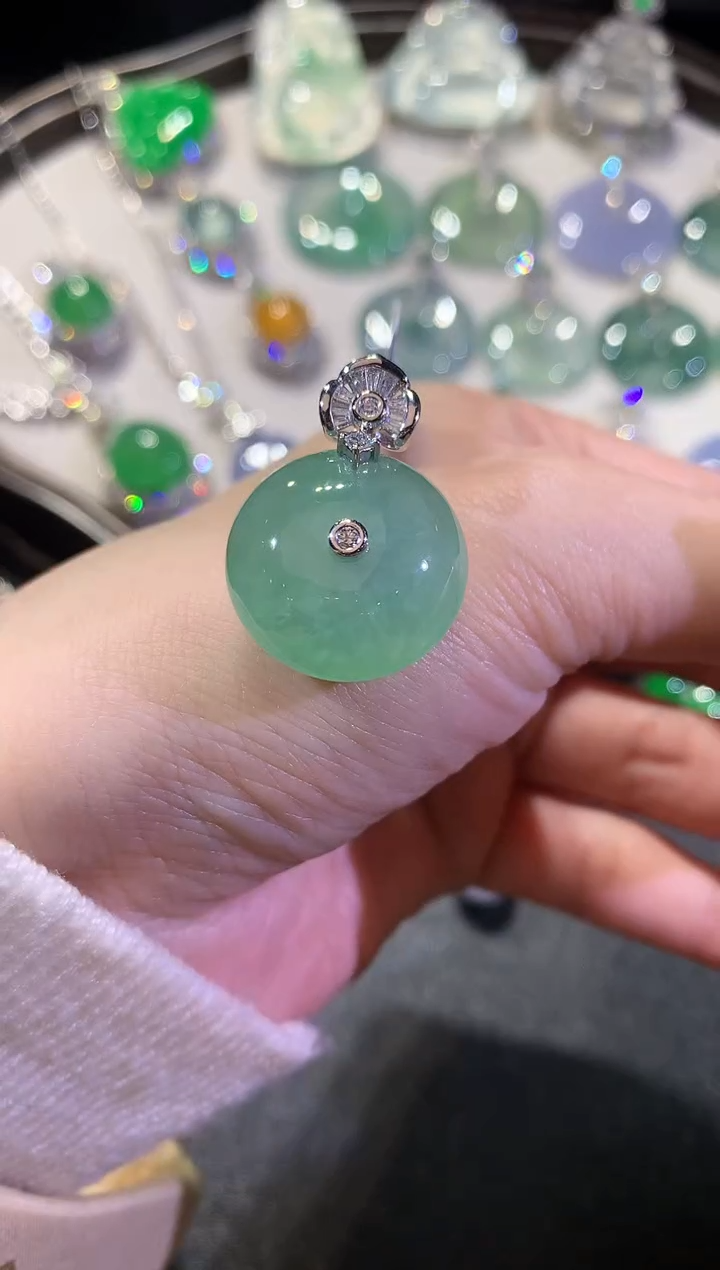 【闪购商品】翡翠吊坠(不含链)18K金镶嵌45无鉴赏