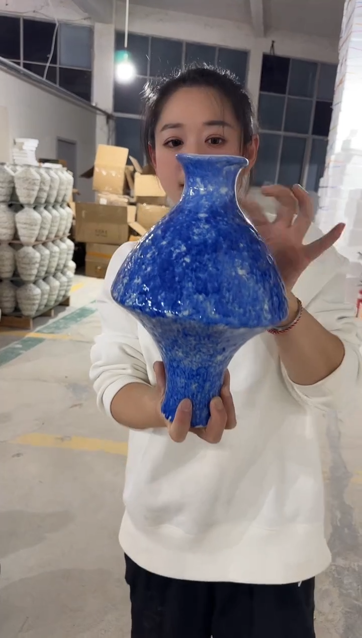 景德镇手工异形瓶