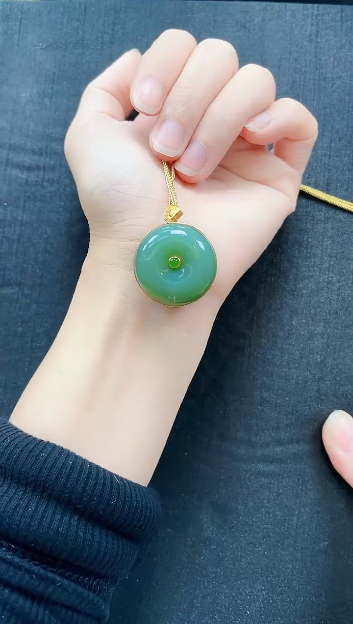 吊坠(赠链)18K金镶嵌和田玉多样性发一