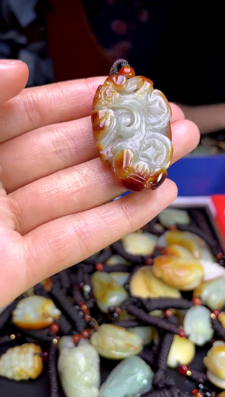 和田玉未镶嵌颈饰1