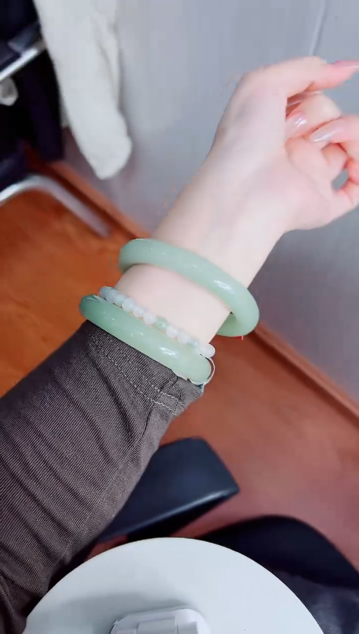 未镶嵌手镯石英质玉98/56.3