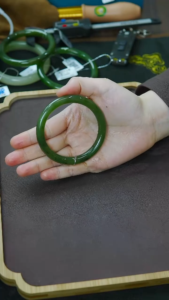 未镶嵌手镯和田玉54圈口胖圆条冰阳辣绿