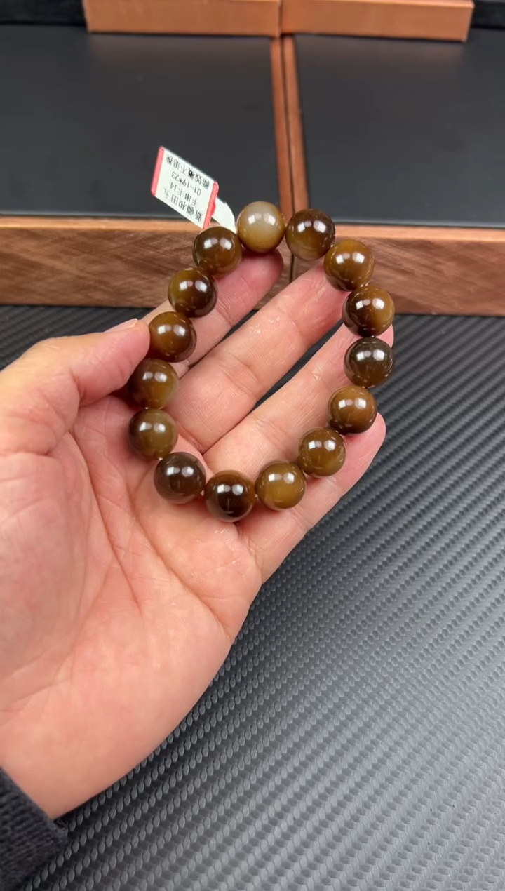 【闪购商品】和田玉手串未镶嵌且末金山微色差卡14
