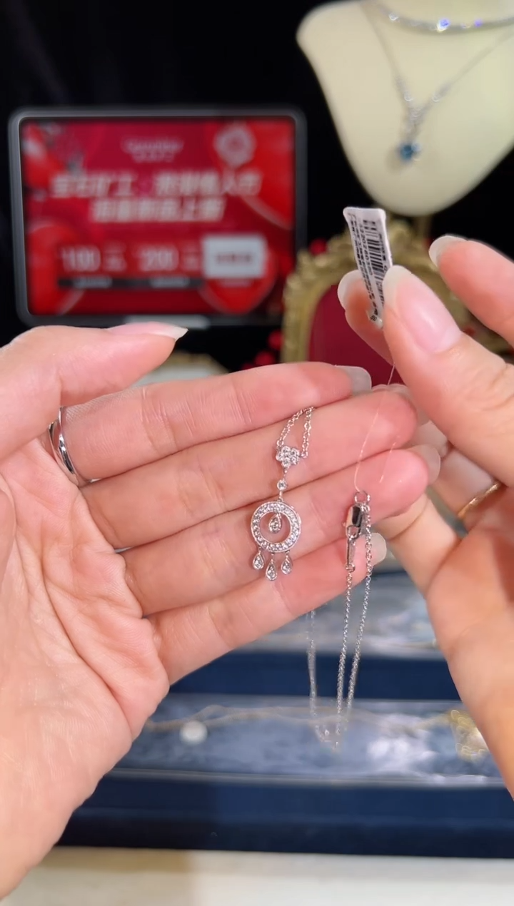 【闪购商品】钻石颈饰18K金镶嵌项链