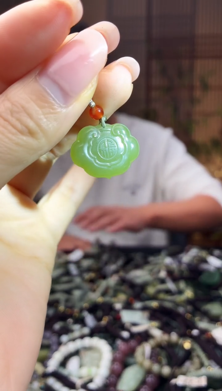 颈饰未镶嵌和田玉多样性发货，拍一发一