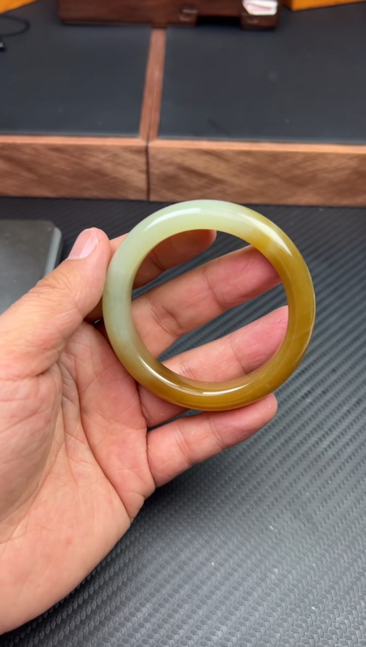 和田玉未镶嵌手镯且末微色差近矿二号矿53m