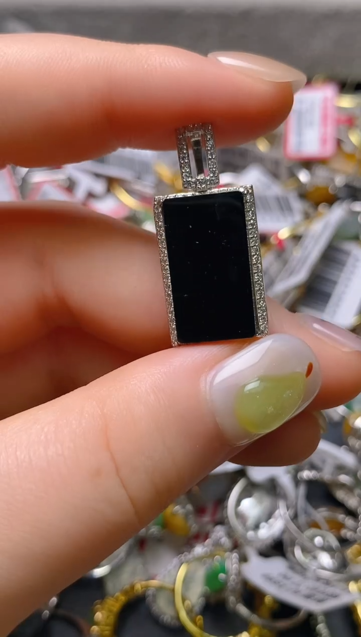 银S925镶嵌戒指翡翠百内无证书