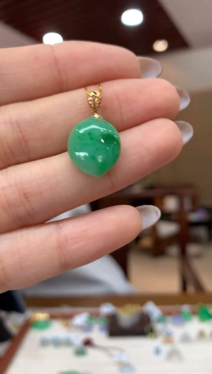 吊坠(不含链)18K金镶嵌翡翠寿桃