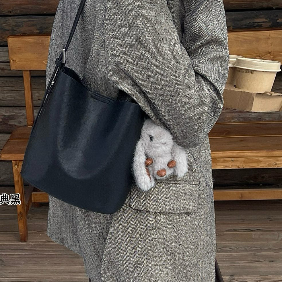 伊喜【梵高】秋款水桶包新款女士皮革时尚休闲百搭复古小众斜挎