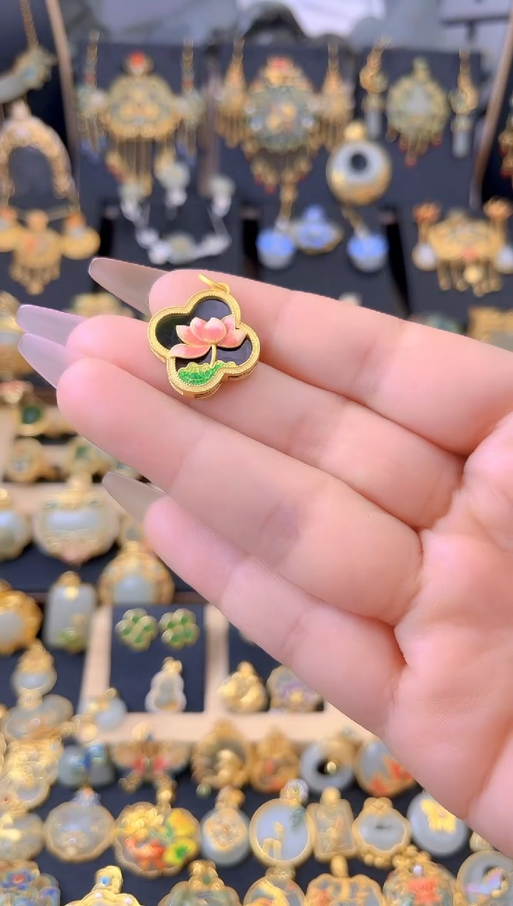 【闪购商品】和田玉吊坠银S925镀金镶嵌荷花四叶草吊坠