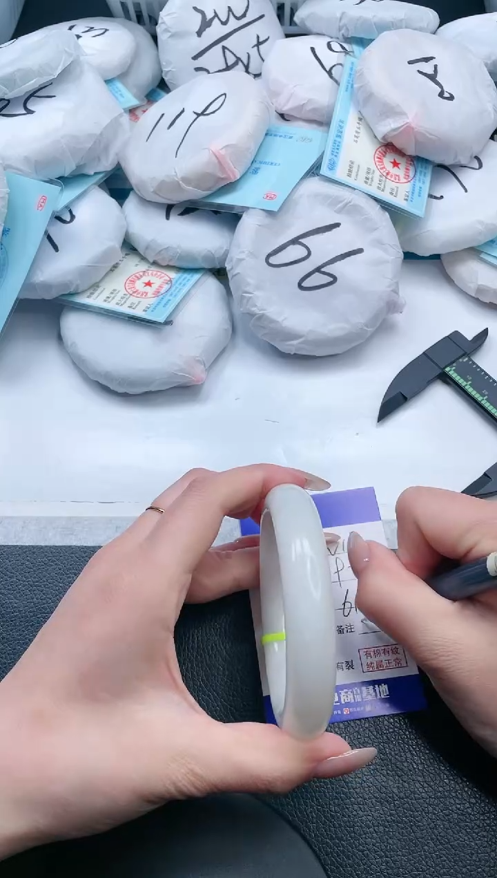 【闪购商品】和田玉手镯未镶嵌17V132-61