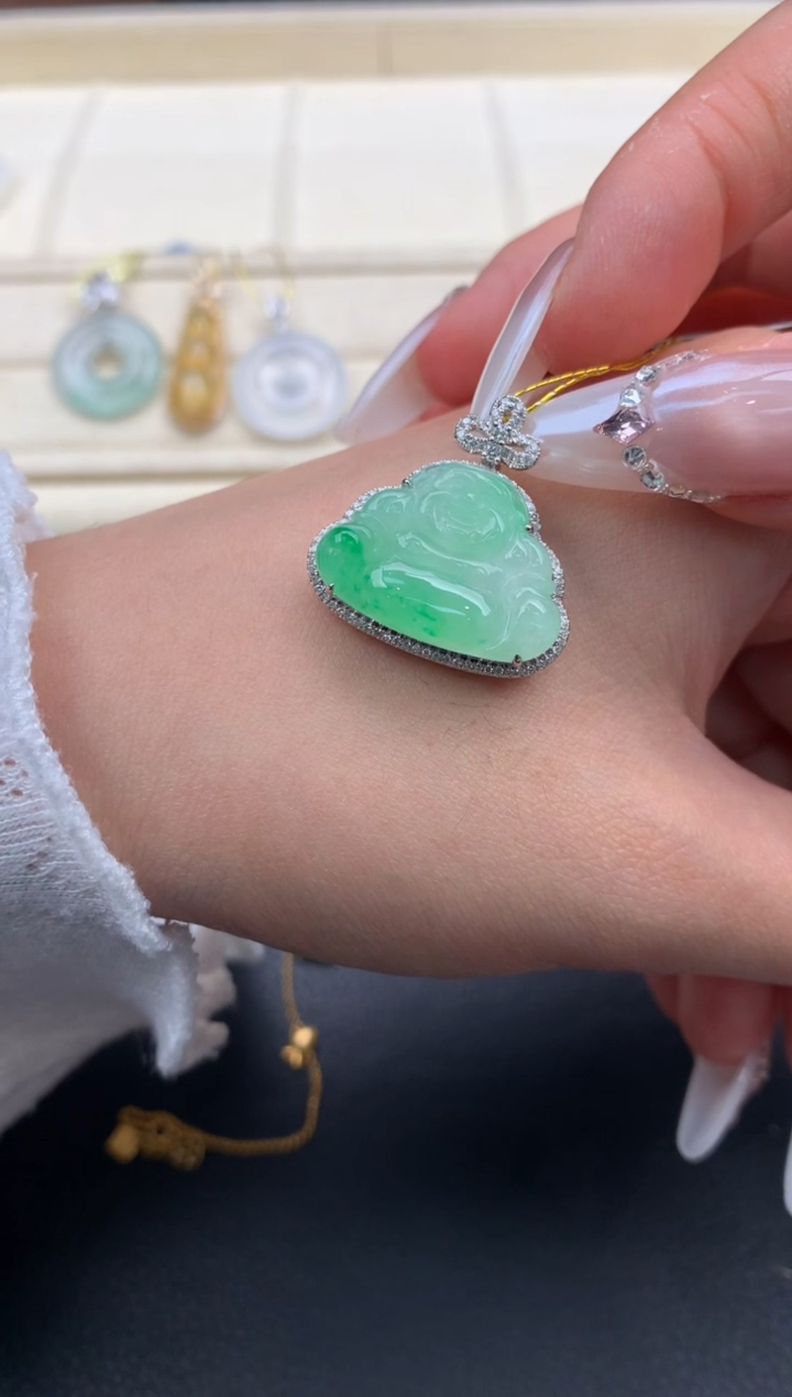 翡翠18K金镶嵌颈饰A232     