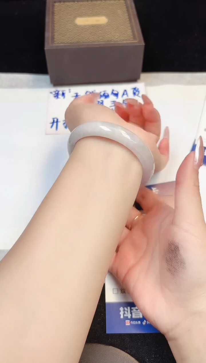 翡翠手镯未镶嵌153