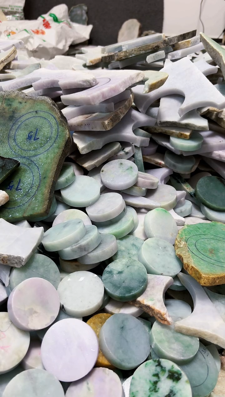 【闪购商品】翡翠颈饰未镶嵌A货白文1111