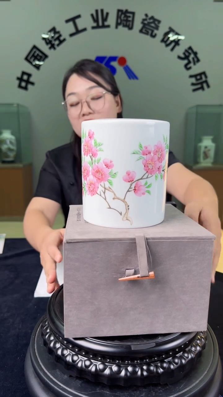 摆件水点桃花文房大笔筒（内部微瑕）