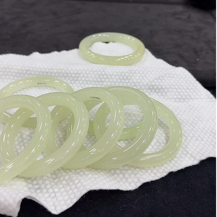 【老郑家】和田玉手镯一支 (多样性发1件) 