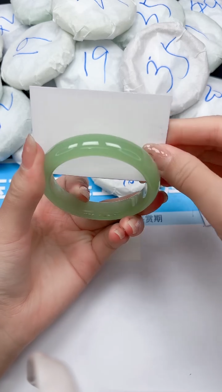 未镶嵌手镯石英质玉97/5657