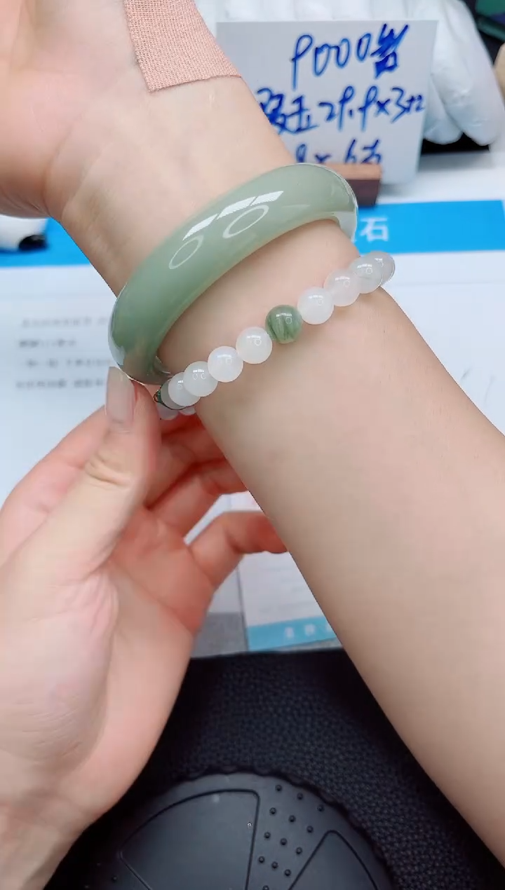 石英质玉手镯未镶嵌30-59.6