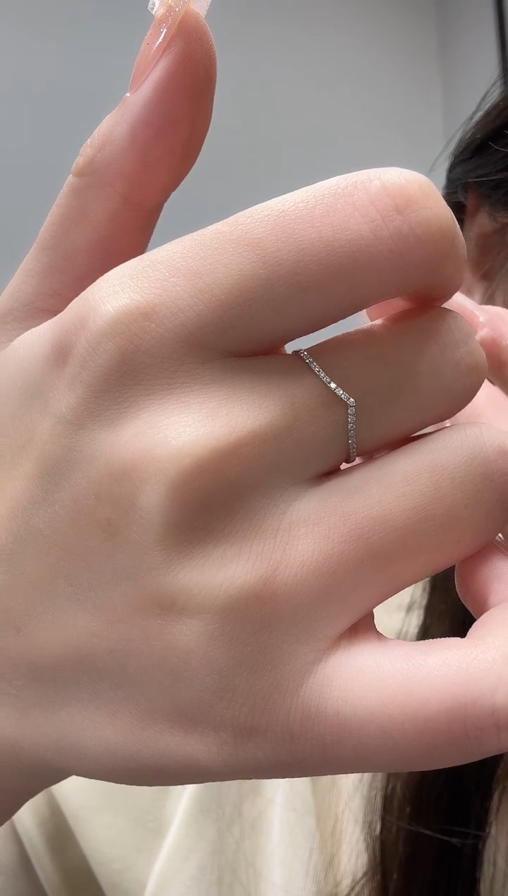 18K金镶嵌戒指钻石V拍戒指BG