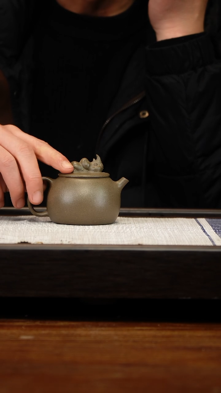 茶壶紫砂蟹壳青犀牛壶