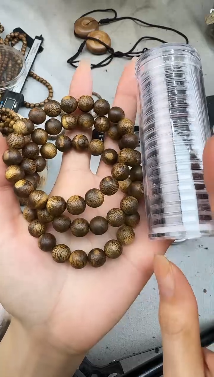 沉香手串1007虎斑棋圆珠单圈+1管小祥云多样性发一