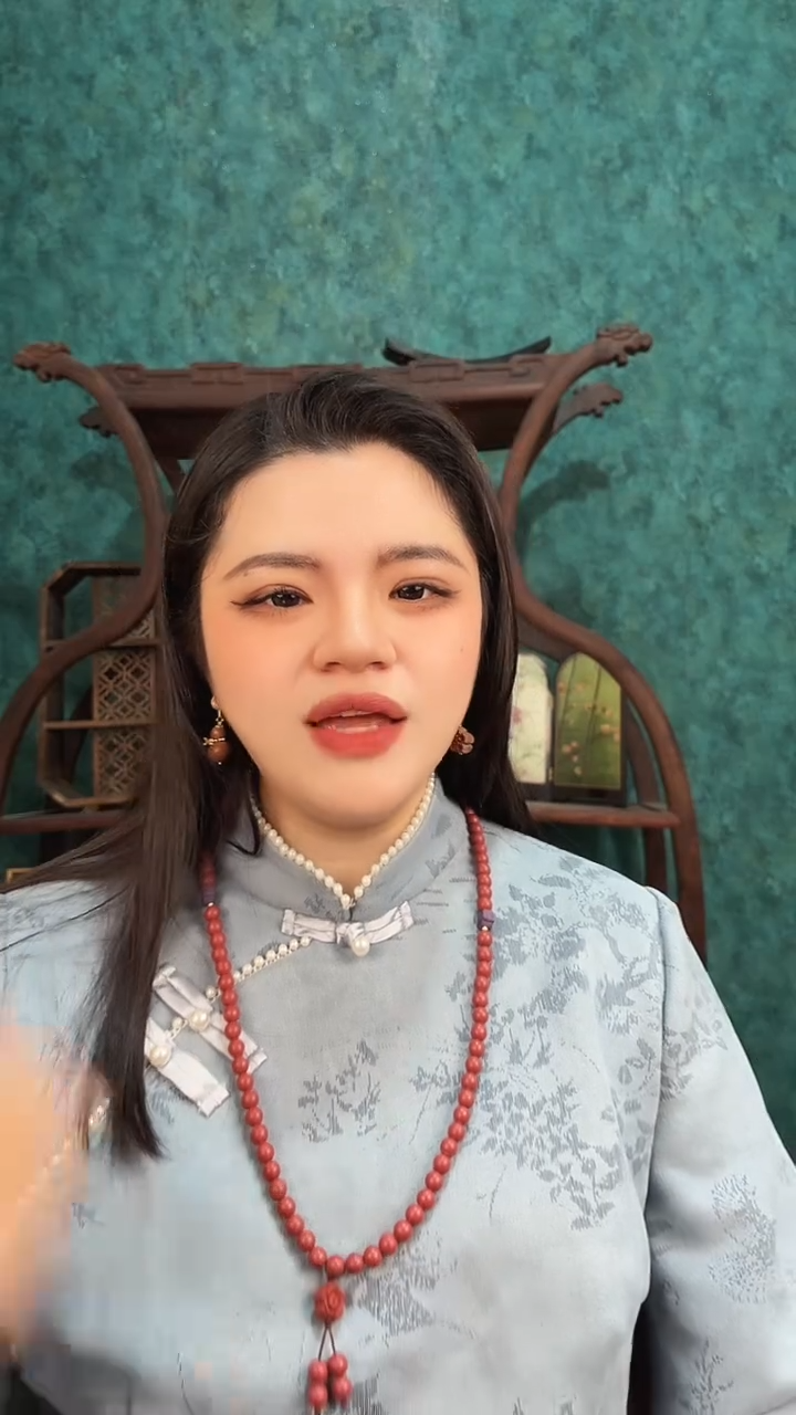 珠串花蕊夫人香方0.8+紫气醒狮项链