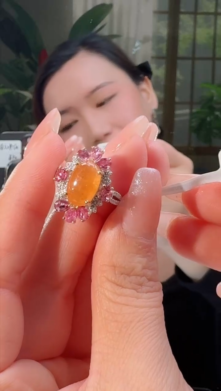 未镶嵌戒指石榴石（芬达石）6ct