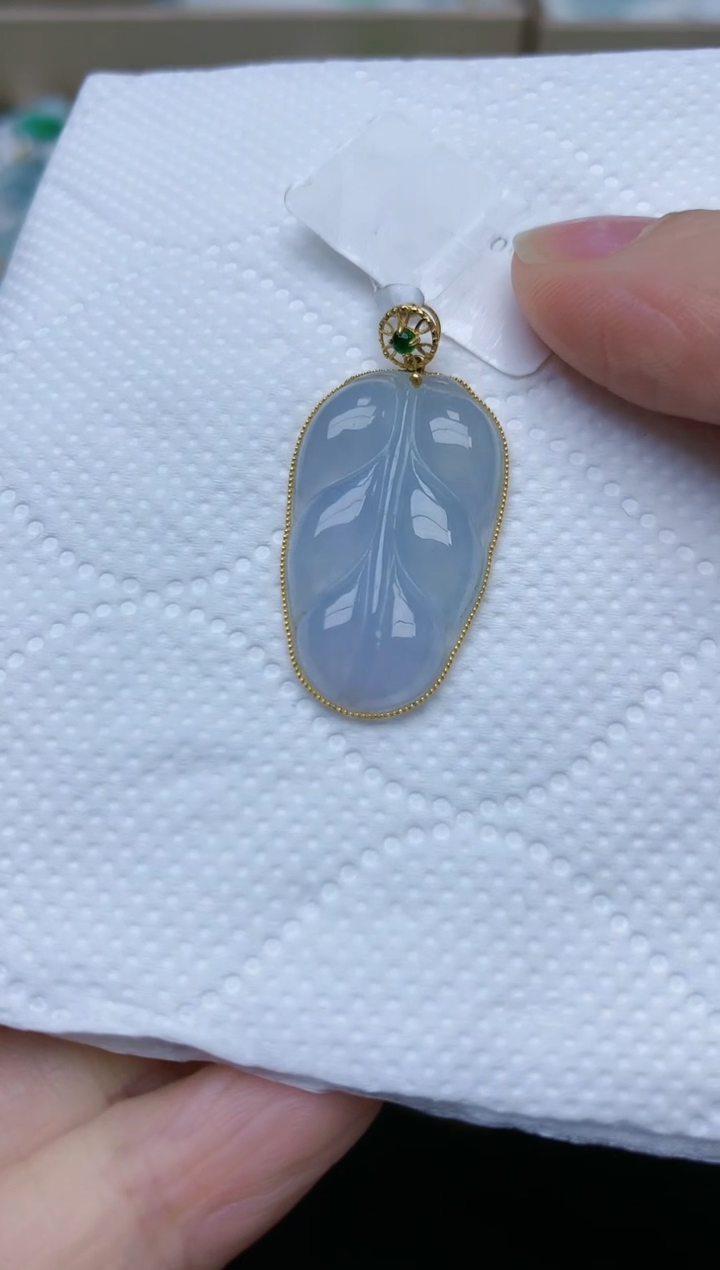 翡翠18K金镶嵌颈饰天然翡翠A货